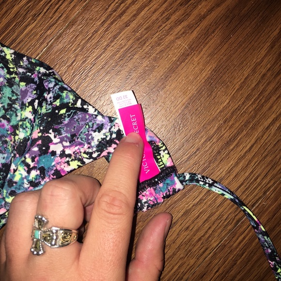 Victoria Secret swimsuit top - Picture 2 of 2